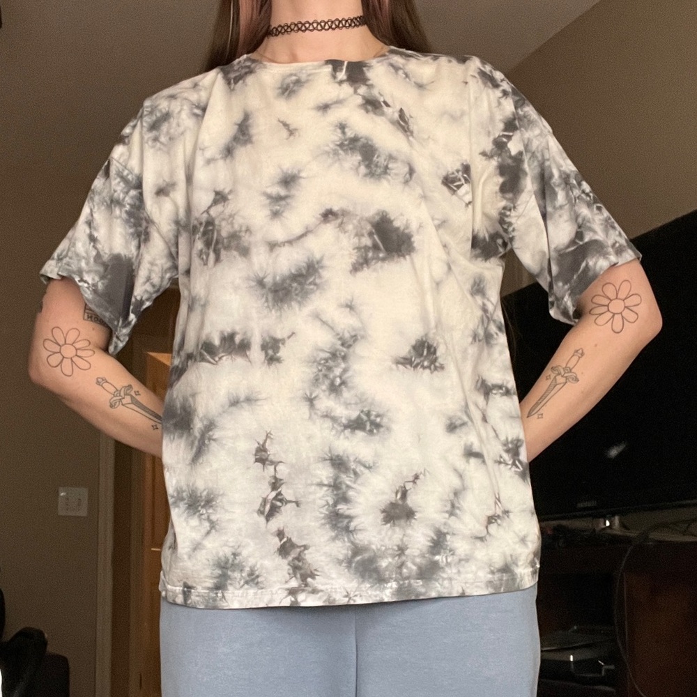 🩶 Grey & White Tie Dye Tee